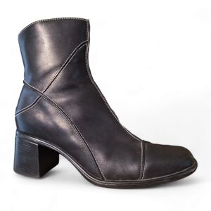 Vintage Clarks Women's Black Leather 90s Y2K Square Toe Ankle Boots Size 8
